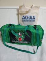 Bolso deportivo con bolsillos al costado